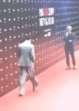 005yFfsJly1g6qptckp5ng304e065dt6.gif